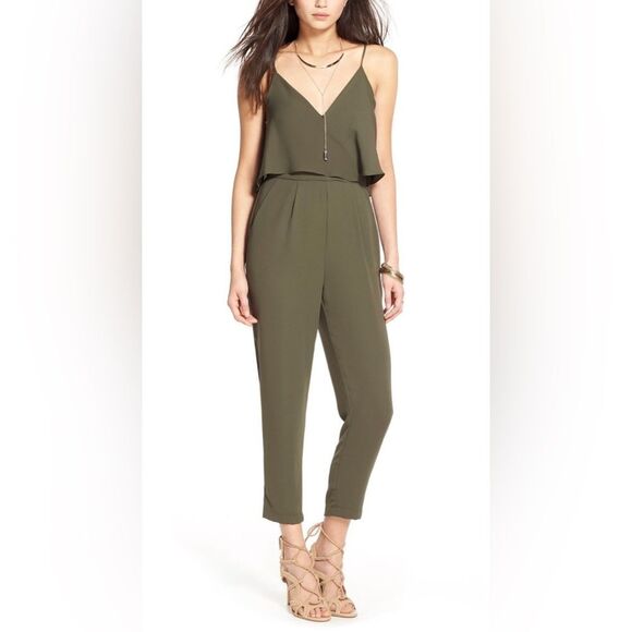 NWT ASTR Popover Bodice Crop Jumpsuit in olive green. Size XS - Picture 1 of 12